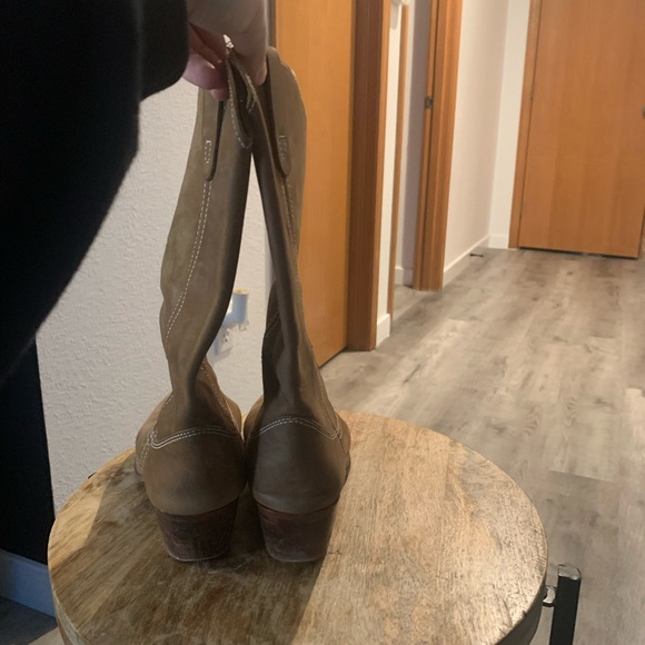 Womens leather Steve Madden Cowgirl Boots - Picture 2 of 2